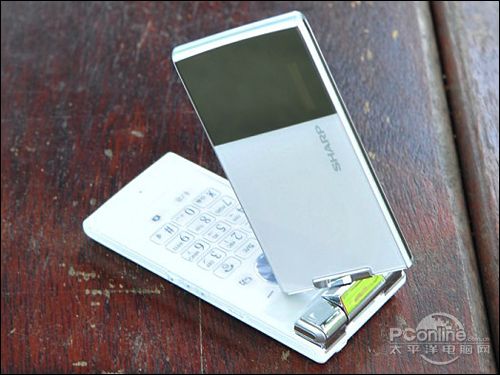 双轴旋屏+wcdma网络 夏普802uc上市2730